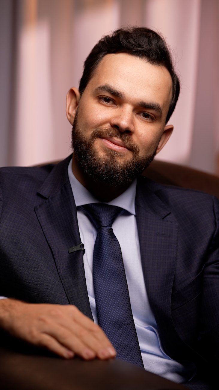 Retrato profissional de Dr. Marcos Santana